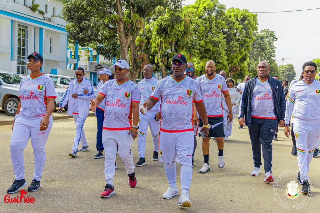 Amateurisme ou sabotage ? Les membres du gouvernement valorisent des maillots contrefaçons