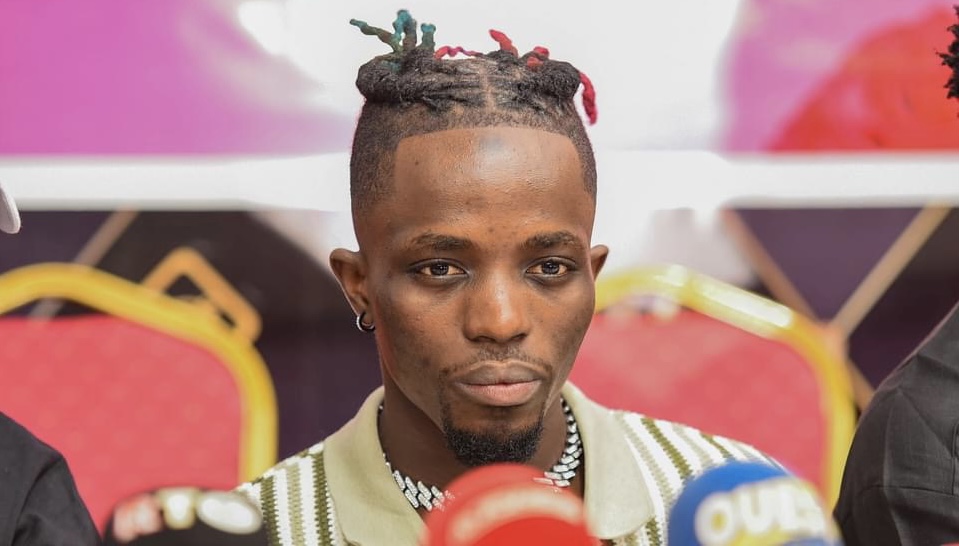 Petit Ousté, premier artiste de la musique populaire à avoir une telle audace !