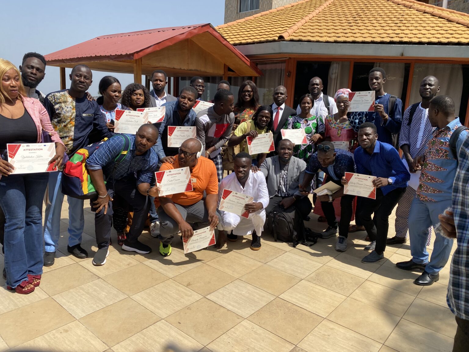 Après 2 semaines de formation, les 40 entrepreneurs culturels ont reçu leurs attestations