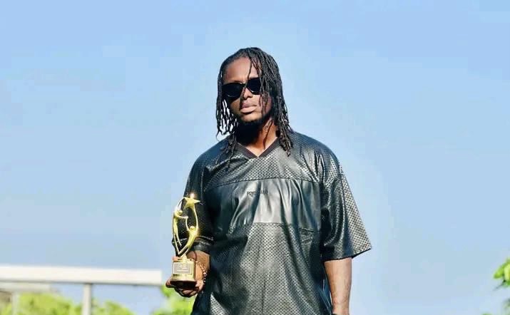 En une année de carrière solo, Lil Saako a déjà 4 trophées