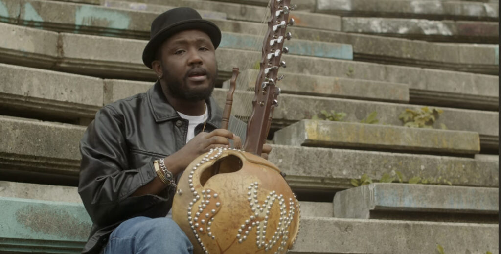 ‘’Griot’’: Kandia Kora rend hommage à son défunt père