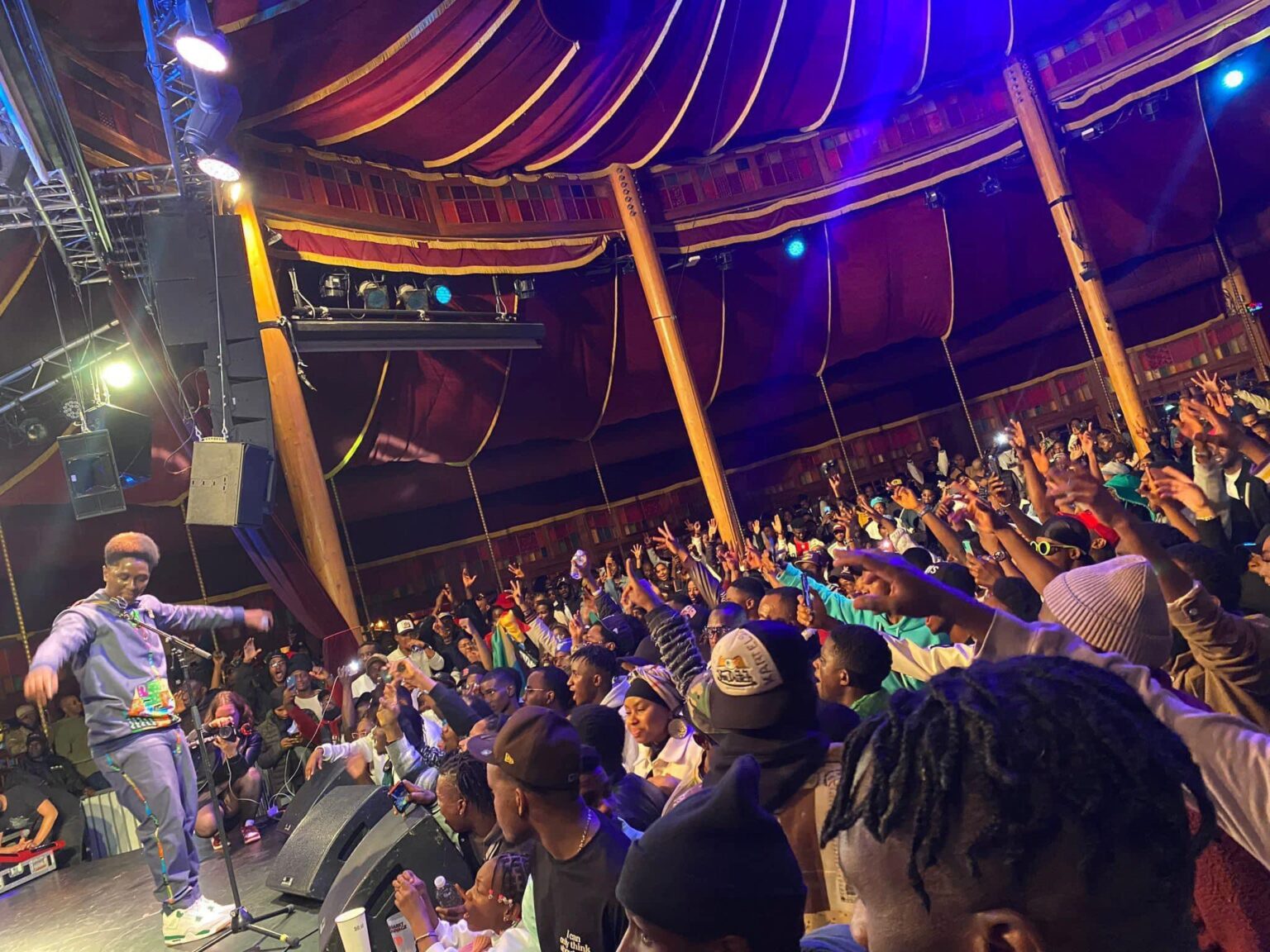 Ce premier concert de Straiker en France a été un succès pour le rap guinéen
