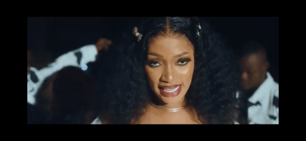 Djelykaba Bintou entame son projet en livrant ‘’N’kelenta’’ un nouveau clip vidéo