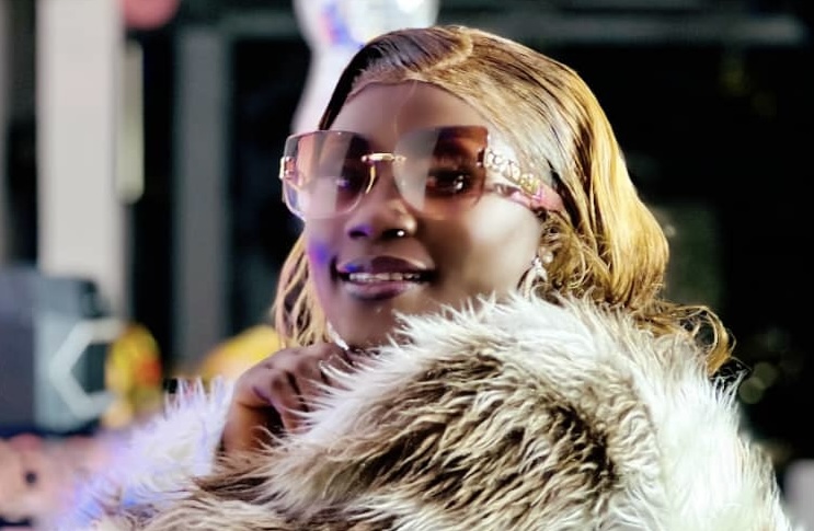 Mballou Barry fait son grand retour avec « Divorce », son nouvel album