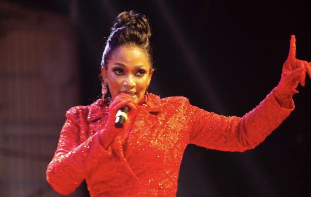 Djelykaba Bintou annonce un concert époustouflant à TIMES SQUARE aux Etats-Unis