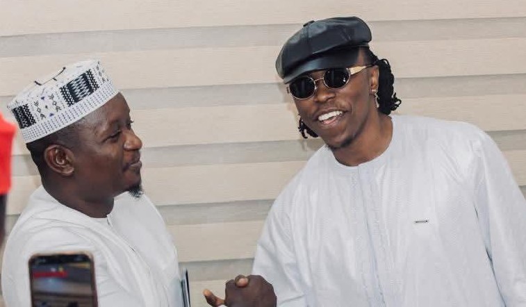 En prélude au concert du Zénith de Paris, l’artiste Ans-T Crazy reçu par le ministre Moussa Moïse Sylla