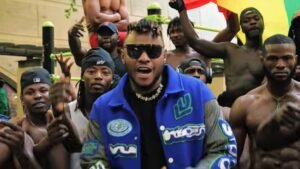 Fish Killa sensibilise la jeunesse dans son nouveau clip « Khakhili »